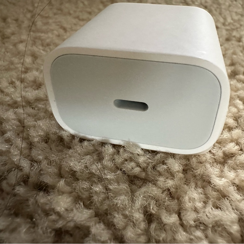 USB C Plug Adapter 20 W genuine apple